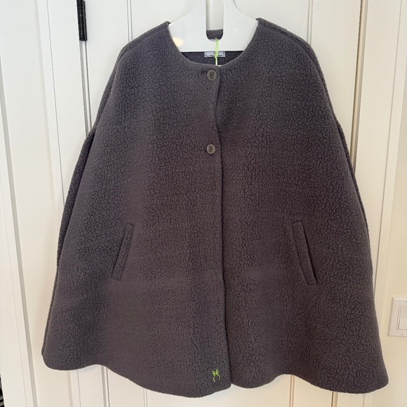 NWT Dudley Stephens Crescent Cape - SherpaM/L